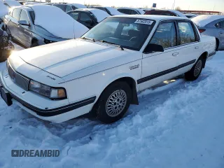 1991 Oldsmobile Cutlass z VIN 1G3AJ54N9M6353764, wystawiony jako Copart lot #87502015 z przebiegiem 170 646 mil mil oraz Szkody całkowita. Historia ofert i sprzedaży dostępna na DreamBid. Obrazek 1.