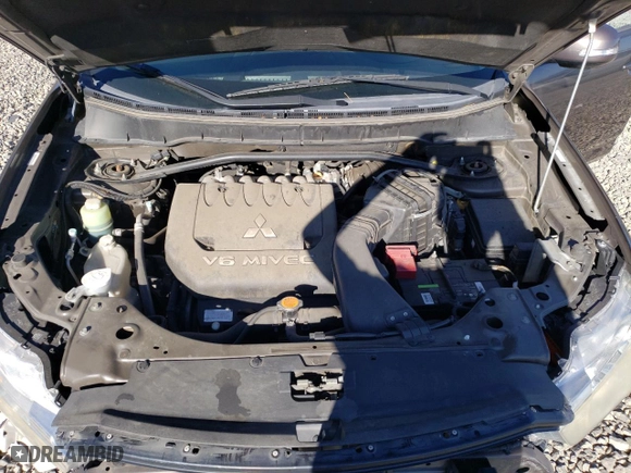 2010 Mitsubishi Outlander XLS with VIN JA4JT4AX8AZ006392, listed as a Copart auction lot 50663555 with 104,172 mi miles and Salvage Title. Bid and sale history available at carsss.com. Image 12.