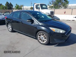 2015 Ford Focus SE with VIN 1FADP3F23FL313614, listed as a IAAI auction lot 42153320 with 121,346 mi miles. Bid and sale history available at carsss.com. Image 1.