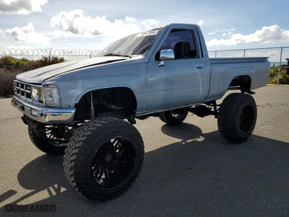 1987 Toyota Std Bed Trucks with VIN JT4RN50R1H0261184, listed as a Copart auction lot 73067064 with NaN miles and Salvage Title. Bid and sale history available at carsss.com. Image 1.