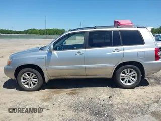 2006 Toyota Highlander Hybrid with VIN JTEDW21A060015086, listed as a IAAI auction lot 42138780 with 228,472 mi miles. Bid and sale history available at carsss.com. Image 16.