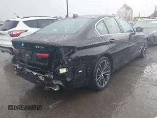 2022 BMW 5 Series 530e с VIN WBA13AG01NCJ72192, выставлен на аукционе IAAI как лот 41809247 с пробегом 27 923 миль миль и . История ставок и продаж доступна на DreamBid. Изображение 4.