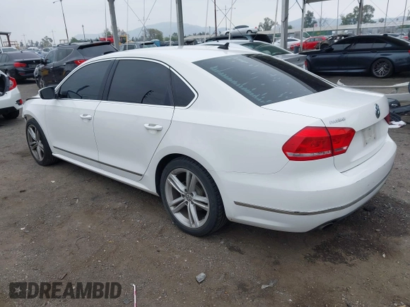 2015 Volkswagen Passat 1.8T SE w/Sunroof & Nav with VIN 1VWBT7A31FC043798, listed as a IAAI auction lot 42108289 with 132,442 mi miles. Bid and sale history available at carsss.com. Image 3.