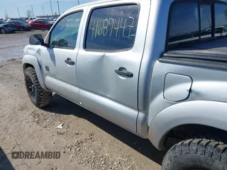 2006 Toyota Tacoma z VIN 5TELU42N56Z232703, wystawiony jako IAAI lot #41689447 z przebiegiem 171 801 mil mil oraz . Historia ofert i sprzedaży dostępna na DreamBid. Obrazek 6.