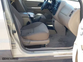 2003 Ford Escape XLS Popular with VIN 1FMYU02103KE20195, listed as a IAAI auction lot 41830663 with 262,580 mi miles. Bid and sale history available at carsss.com. Image 5.