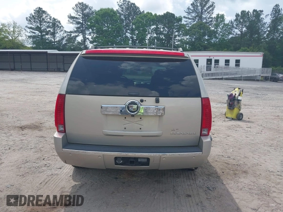2008 Cadillac Escalade z VIN 1GYEC63868R143876, wystawiony jako IAAI lot #42177747 z przebiegiem 204 770 mil mil oraz . Historia ofert i sprzedaży dostępna na DreamBid. Obrazek 16.