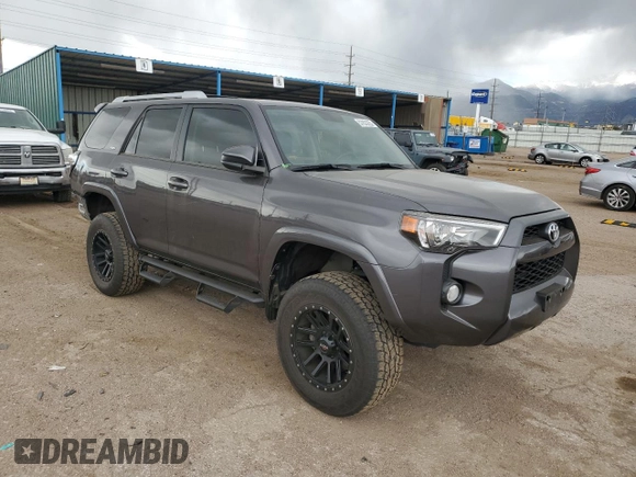 2018 Toyota 4Runner SR5 z VIN JTEBU5JR0J5542125, wystawiony jako Copart lot #57633255 z przebiegiem 45 474 mil mil oraz Szkoda całkowita • Salvage title. Historia ofert i sprzedaży dostępna na DreamBid. Obrazek 4.