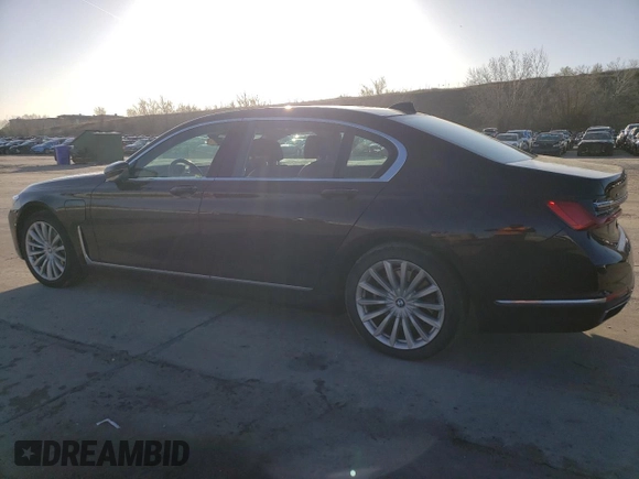 2020 BMW 7 Series with VIN WBA7W4C06LBM70555, listed as a Copart auction lot 52126455 with 37,375 mi miles and Salvage title. Bid and sale history available at DreamBid. Image 2.