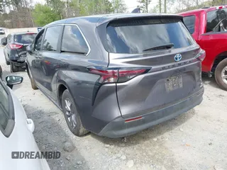 2024 Toyota Sienna LE with VIN 5TDKRKEC5RS202419, listed as a IAAI auction lot 41876213 with 14,986 mi miles. Bid and sale history available at carsss.com. Image 3.