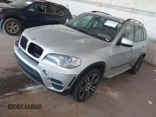 2013 BMW X5 xDrive35i z VIN 5UXZV4C55D0B09049, wystawiony jako IAAI lot #42193454 z przebiegiem 186 845 mil mil oraz . Historia ofert i sprzedaży dostępna na DreamBid. Obrazek 17.
