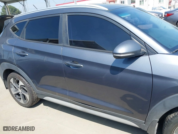 2017 Hyundai Tucson Value with VIN KM8J33A26HU385271, listed as a IAAI auction lot 42090148 with 95,170 mi miles. Bid and sale history available at carsss.com. Image 13.