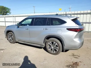 2021 Toyota Highlander XLE with VIN 5TDGZRAHXMS082996, listed as a Copart auction lot 52642695 with 53,483 mi miles and Salvage Title. Bid and sale history available at carsss.com. Image 2.
