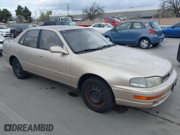 1994 Toyota Camry LE with VIN JT2SK12E0R0269820, listed as a IAAI auction lot 41908360 with 184,739 mi miles. Bid and sale history available at carsss.com. Image 1.
