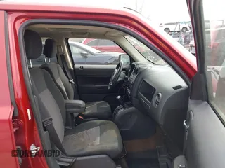 2014 Jeep Patriot Latitude with VIN 1C4NJPFA0ED690182, listed as a IAAI auction lot 41792670 with 91,677 mi miles and . Bid and sale history available at carsss.com. Image 5.