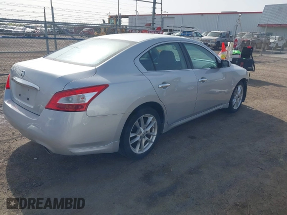 2011 Nissan Maxima SV z VIN 1N4AA5AP9BC855880, wystawiony jako IAAI lot #41698022 z przebiegiem 48 314 mil mil oraz . Historia ofert i sprzedaży dostępna na DreamBid. Obrazek 4.