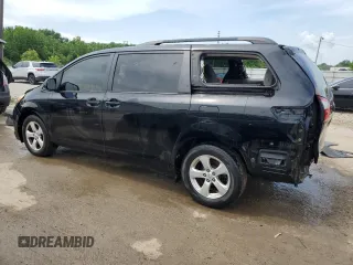 2016 Toyota Sienna LE AAS z VIN 5TDKK3DC1GS721878, wystawiony jako Copart lot #57092105 z przebiegiem 87 655 mil mil oraz Szkoda całkowita • Salvage title. Historia ofert i sprzedaży dostępna na DreamBid. Obrazek 2.