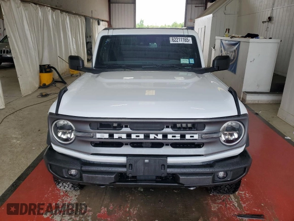 2023 Ford Bronco z VIN 1FMDE5BH2PLB20499, wystawiony jako Copart lot #62211165 z przebiegiem 28 372 mil mil oraz Szkoda całkowita • Salvage title. Historia ofert i sprzedaży dostępna na DreamBid. Obrazek 5.