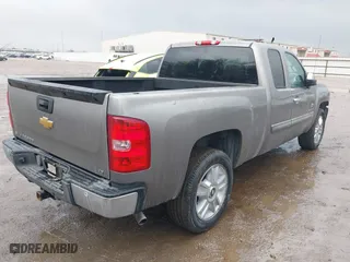 2013 Chevrolet Silverado 1500 LT with VIN 1GCRCSE08DZ119936, listed as a IAAI auction lot 41464530 with 215,080 mi miles. Bid and sale history available at carsss.com. Image 4.