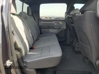 2021 Ram 1500 Big Horn z VIN 1C6RREFM3MN594359, wystawiony jako Copart lot #47924645 z przebiegiem 79 689 mil mil oraz Szkoda całkowita • Salvage title. Historia ofert i sprzedaży dostępna na DreamBid. Obrazek 10.