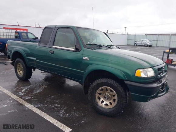 2001 Mazda B-Series 2WD Truck DS with VIN 4F4YR16U61TM24122, listed as a IAAI auction lot 41478933 with 123,732 mi miles. Bid and sale history available at carsss.com. Image 1.