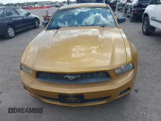 2010 Ford Mustang V6 с VIN 1ZVBP8AN1A5153856, выставлен на аукционе IAAI как лот 42461635 с пробегом 158 071 миль миль и . История ставок и продаж доступна на DreamBid. Изображение 6.