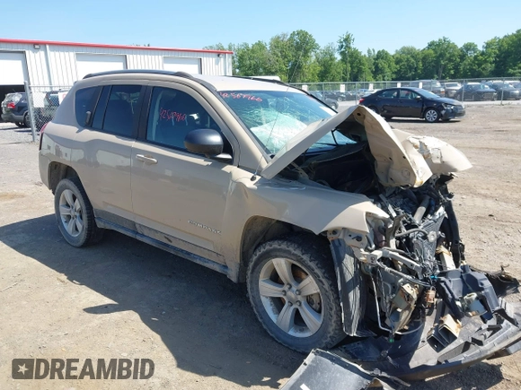 2017 Jeep Compass Sport SE z VIN 1C4NJDBB1HD177962, wystawiony jako IAAI lot #42567966 z przebiegiem 100 418 mil mil oraz . Historia ofert i sprzedaży dostępna na DreamBid. Obrazek 1.