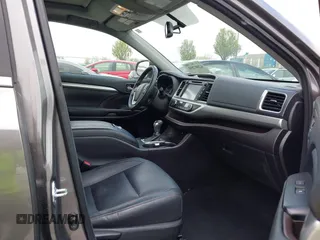 2016 Toyota Highlander XLE z VIN 5TDJKRFH6GS307941, wystawiony jako IAAI lot #42007858 z przebiegiem 70 272 mil mil oraz . Historia ofert i sprzedaży dostępna na DreamBid. Obrazek 5.
