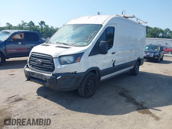 2015 Ford Transit Cargo z VIN 1FTNR2CM8FKA48994, wystawiony jako IAAI lot #42530112 z przebiegiem 207 506 mil mil oraz . Historia ofert i sprzedaży dostępna na DreamBid. Obrazek 2.
