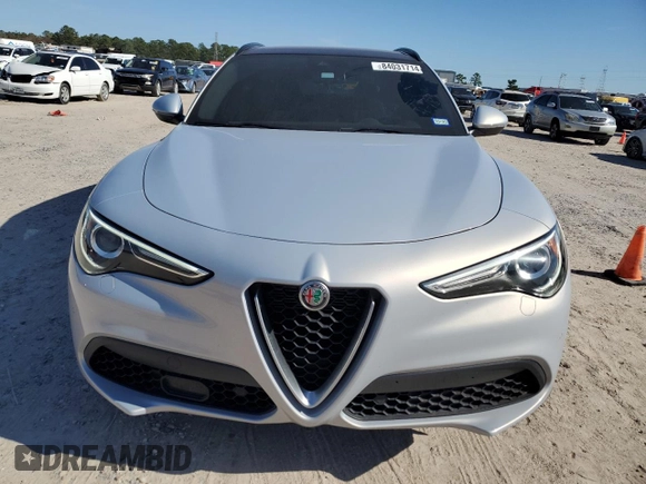 2022 Alfa Romeo Stelvio Veloce z VIN ZASPAKBN3N7D45240, wystawiony jako Copart lot #84031714 z przebiegiem 29 254 mil mil oraz Szkoda całkowita • Salvage title. Historia ofert i sprzedaży dostępna na DreamBid. Obrazek 5.