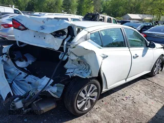 2019 Nissan Altima S with VIN 1N4BL4BVXKC155016, listed as a IAAI auction lot 41980978 with 97,688 mi miles and . Bid and sale history available at carsss.com. Image 4.