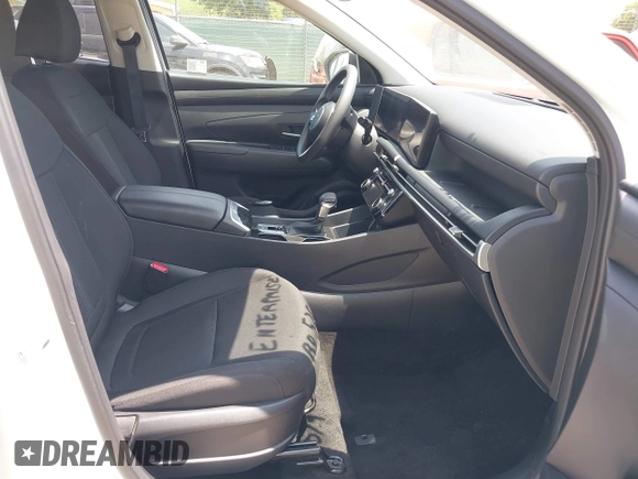 2025 Hyundai Tucson SEL z VIN 5NMJB3DE6SH461535, wystawiony jako IAAI lot #42337372 z przebiegiem 19 791 mil mil oraz . Historia ofert i sprzedaży dostępna na DreamBid. Obrazek 5.