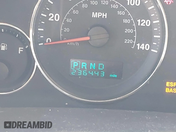 2007 Jeep Commander Sport z VIN 1J8HG48K07C559271, wystawiony jako IAAI lot #42032853 z przebiegiem 236 443 mil mil oraz . Historia ofert i sprzedaży dostępna na DreamBid. Obrazek 15.