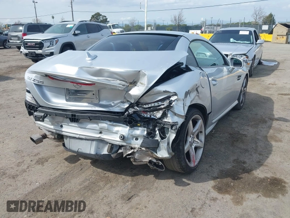 2013 Mercedes-Benz SLK 250 с VIN WDDPK4HA3DF054317, выставлен на аукционе IAAI как лот 41846772 с пробегом 90 811 миль миль и . История ставок и продаж доступна на DreamBid. Изображение 4.