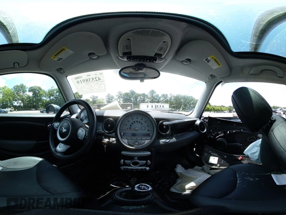 2009 MINI Hardtop with VIN WMWMF33509TU74290, listed as a IAAI auction lot 42538919 with 104,209 mi miles and . Bid and sale history available at DreamBid. Image 18.