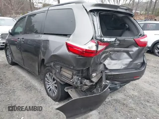 2019 Toyota Sienna XLE Auto Access Seat with VIN 5TDYZ3DC8KS982777, listed as a IAAI auction lot 41519696 with 109,708 mi miles. Bid and sale history available at carsss.com. Image 3.