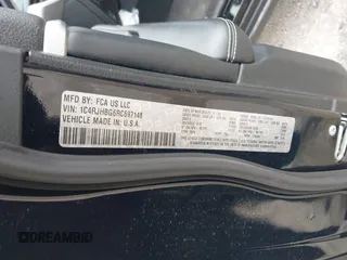 2024 Jeep Grand Cherokee Limited z VIN 1C4RJHBG6RC697148, wystawiony jako IAAI lot #41902772 z przebiegiem 8 082 mil mil oraz . Historia ofert i sprzedaży dostępna na DreamBid. Obrazek 9.