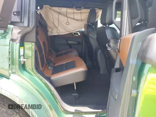 2024 Ford Bronco Outer Banks z VIN 1FMEE8BPXRLA06492, wystawiony jako IAAI lot #42365356 z przebiegiem 17 565 mil mil oraz . Historia ofert i sprzedaży dostępna na DreamBid. Obrazek 8.