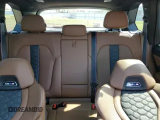 2023 BMW X5 M z VIN 5YMJU0C01P9P15368, wystawiony jako Copart lot #50782505 z przebiegiem Nie podano mil oraz Szkody całkowita. Historia ofert i sprzedaży dostępna na DreamBid. Obrazek 10.
