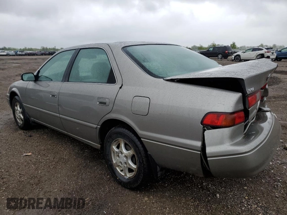 1997 Toyota Camry LE z VIN 4T1BG22K6VU106916, wystawiony jako Copart lot #56707935 z przebiegiem 235 517 mil mil oraz Szkoda całkowita • Salvage title. Historia ofert i sprzedaży dostępna na DreamBid. Obrazek 2.