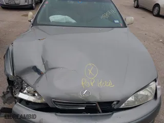 2001 Lexus ES 300 with VIN JT8BF28G210304595, listed as a IAAI auction lot 41885816 with 266,853 mi miles. Bid and sale history available at carsss.com. Image 10.