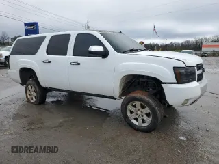 2008 Chevrolet Suburban LT w/2LT with VIN 3GNFK16388G267557, listed as a Copart auction lot 43952315 with 243,207 mi miles and Salvage Title. Bid and sale history available at carsss.com. Image 4.