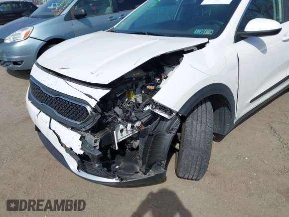 2017 Kia Niro LX with VIN KNDCB3LC8H5041747, listed as a IAAI auction lot 41764016 with 103,329 mi miles. Bid and sale history available at carsss.com. Image 6.