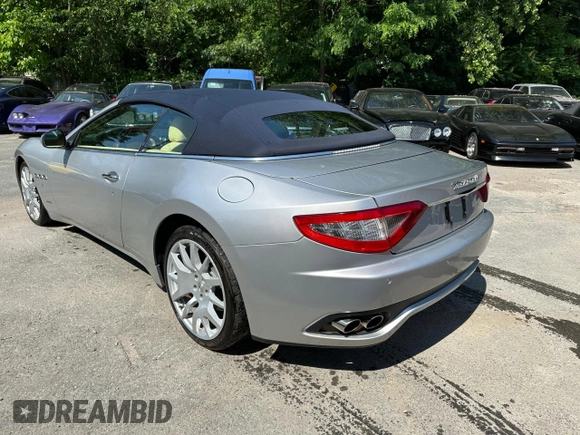2010 Maserati GranTurismo z VIN ZAM45KMA2A0051367, wystawiony jako Copart lot #66652475 z przebiegiem 43 225 mil mil oraz Czysty tytuł • Clean title. Historia ofert i sprzedaży dostępna na DreamBid. Obrazek 3.