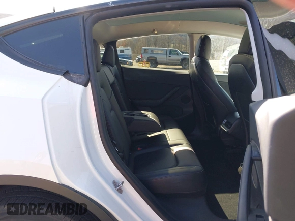 2021 Tesla Model Y Long Range with VIN 5YJYGDEE9MF239726, listed as a IAAI auction lot 41952158 with 37,088 mi miles and . Bid and sale history available at DreamBid. Image 8.