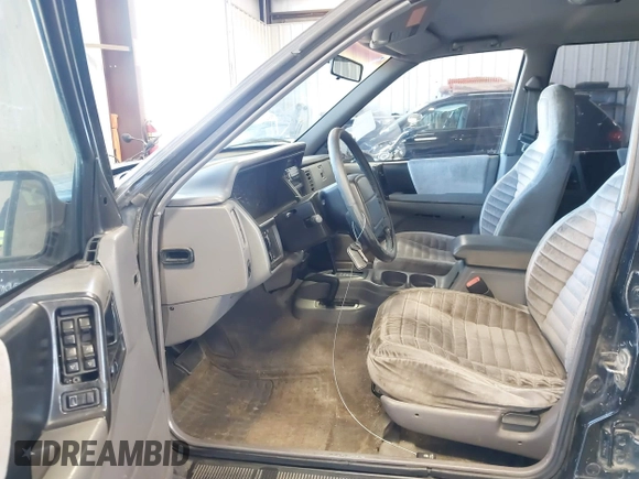 1995 Jeep Grand Cherokee Laredo z VIN 1J4GZ58Y3SC670696, wystawiony jako IAAI lot #42530934 z przebiegiem 165 658 mil mil oraz . Historia ofert i sprzedaży dostępna na DreamBid. Obrazek 5.