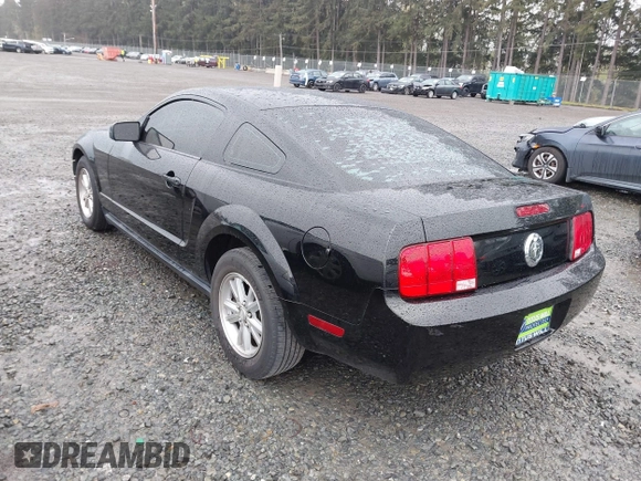 2007 Ford Mustang Deluxe with VIN 1ZVFT80N275285564, listed as a IAAI auction lot 41980104 with 111,665 mi miles. Bid and sale history available at carsss.com. Image 3.