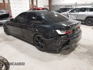 2021 BMW 3 Series M340i xDrive z VIN 3MW5U9J09M8B91584, wystawiony jako IAAI lot #42203384 z przebiegiem 42 688 mil mil oraz . Historia ofert i sprzedaży dostępna na DreamBid. Obrazek 3.