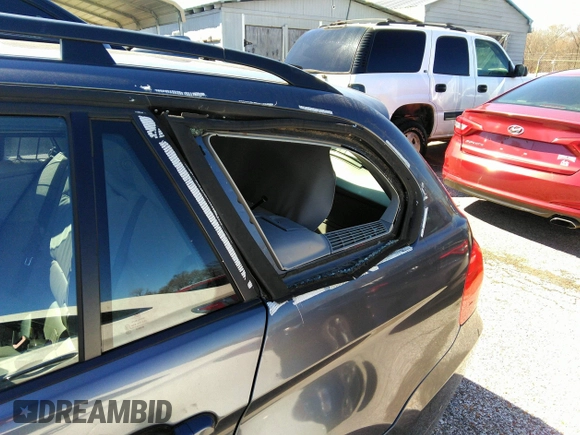 2006 BMW 3 Series 325xi with VIN WBAVT13536KW23374, listed as a IAAI auction lot 41665240 with 147,810 mi miles and . Bid and sale history available at DreamBid. Image 6.