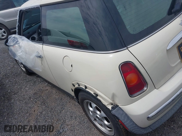 2004 MINI Hardtop z VIN WMWRC33424TC53596, wystawiony jako IAAI lot #42202887 z przebiegiem 237 482 mil mil oraz . Historia ofert i sprzedaży dostępna na DreamBid. Obrazek 6.