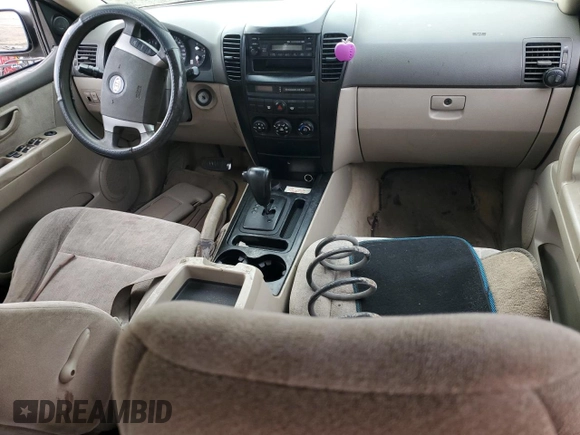 2005 Kia Sorento LX with VIN KNDJD733055406491, listed as a Copart auction lot 42366685 with 0 mi miles and Salvage Title. Bid and sale history available at carsss.com. Image 8.